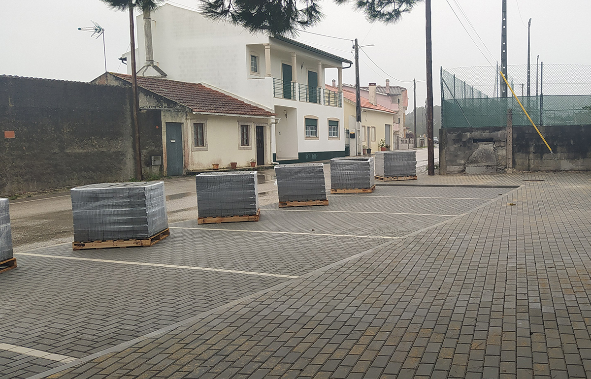 Parque de estacionamento - Outeiro da Fonte